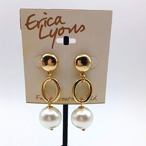LARGE PEARL AND GOLD TONE 3 TIERRED EARRINGS NWT